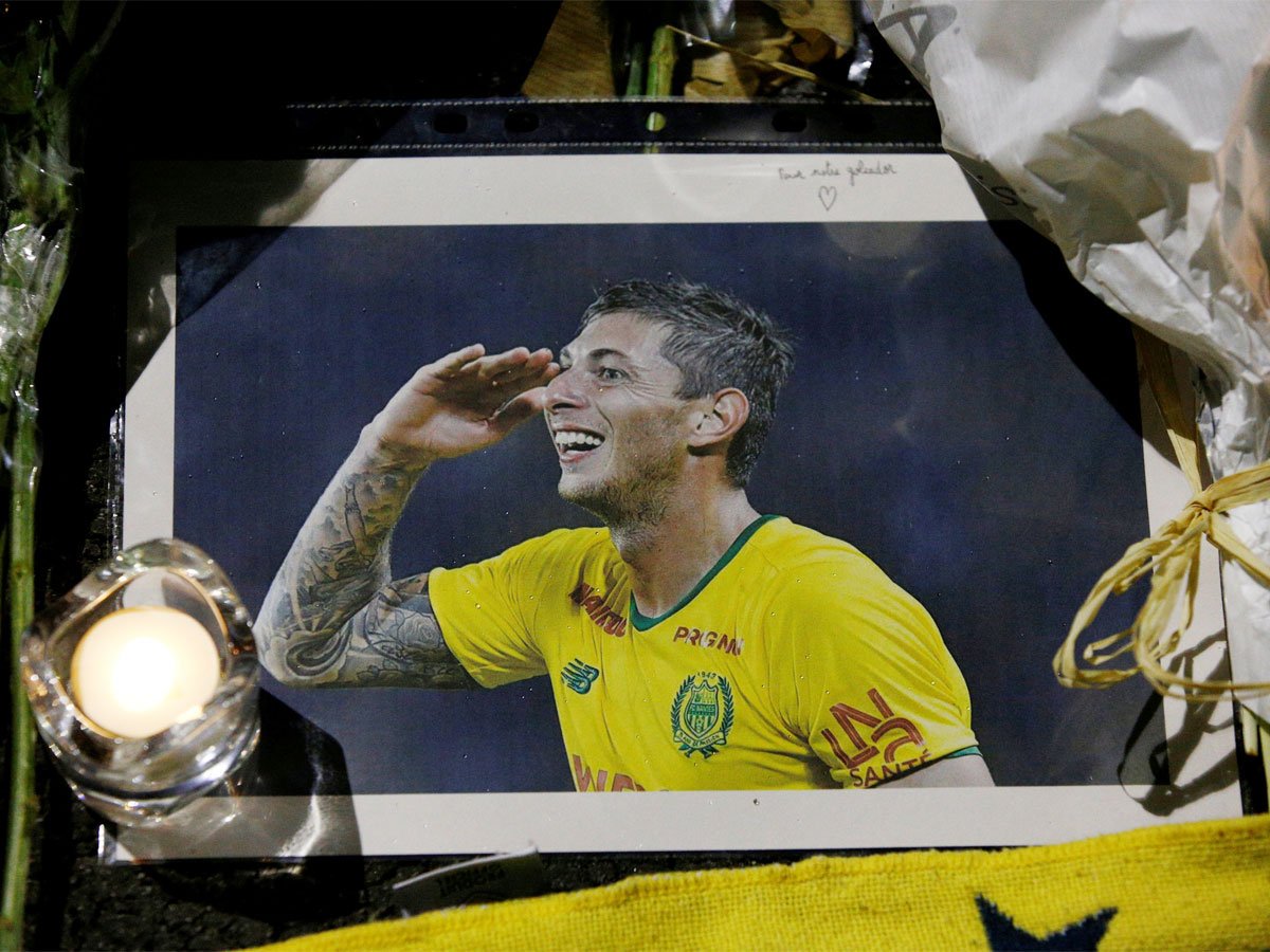 timesofindia's tweet photo. #EmilianoSala 

'Victory and goal for Sala', says Cardiff City captain Sol Bamba ⚽️

READ 👉 https://t.co/CibuUa4ay6 https://t.co/FT6PTr6Naw