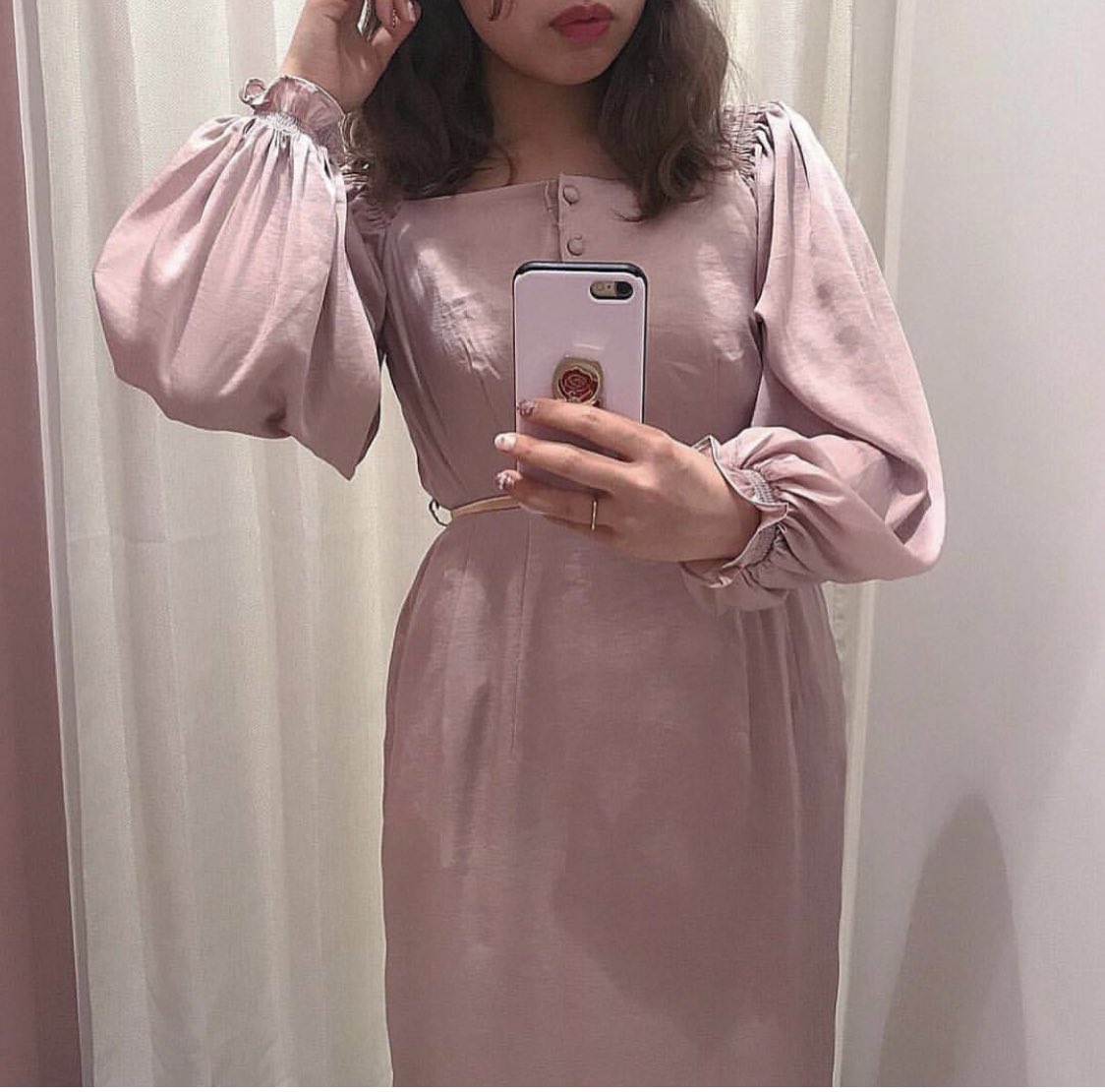 NICE_CLAUP's tweet photo. 【店頭入荷アイテム❤︎】
トレンディーなニュアンスカラーが目を惹くタイトワンピース👗💕
ヴィンテージサテンとマーガレット柄をご用意💛リボンベルトもセット👌
ZOZO(https://t.co/KDgz1qajL5)
パルクロ(https://t.co/CJyutnu9jz) https://t.co/LYTMMqMgg0