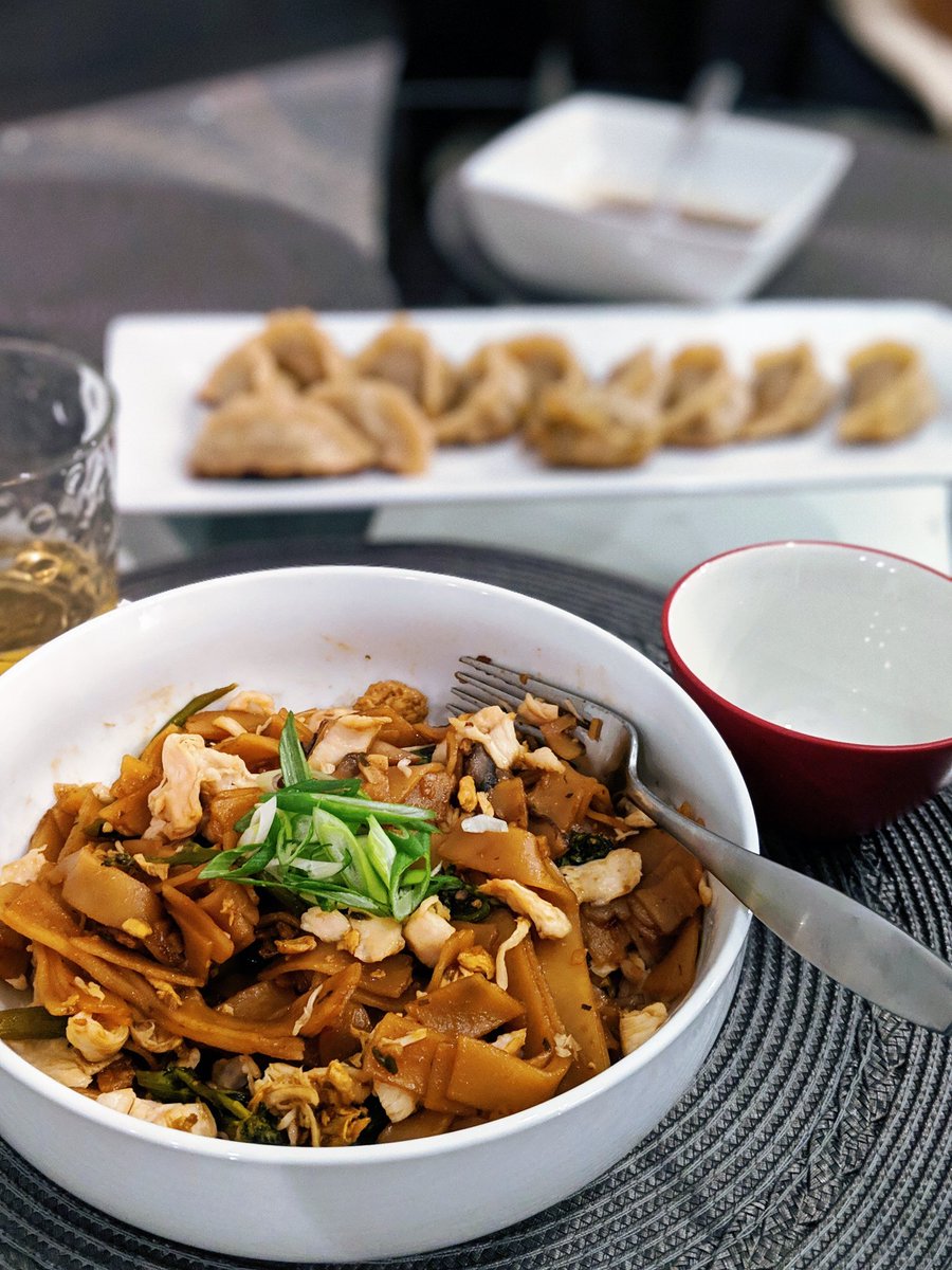 chrislysiuk's tweet photo. Dumps &amp; Noods, featuring @chrissyteigen's drunken noods and homemade dumps. Gotta say @chrissyteigen, replaced the Broc florets for Broc rabe. Crunchy moves. 
#cravings #dumpsandnoods https://t.co/2EcH0uVGVb