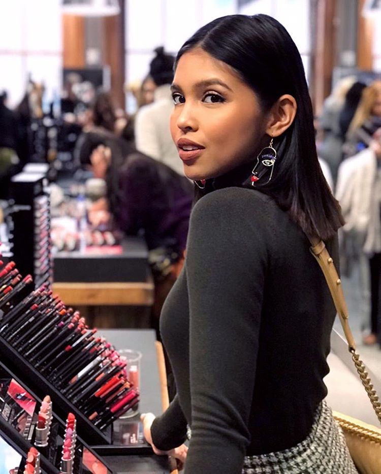 Spotted: #MACMaker <a href="/mainedcm/">Maine Mendoza</a> trying out Liptensity in Smoked Almond at her MAC Cosmetics Pro Store visit at the Big Apple 🍎 #MACCosmeticsPH
<a href="/mainedcm/">Maine Mendoza</a> 😚💕
©️ maccosmeticsph IG Update 

#ADNPicnicFunDay