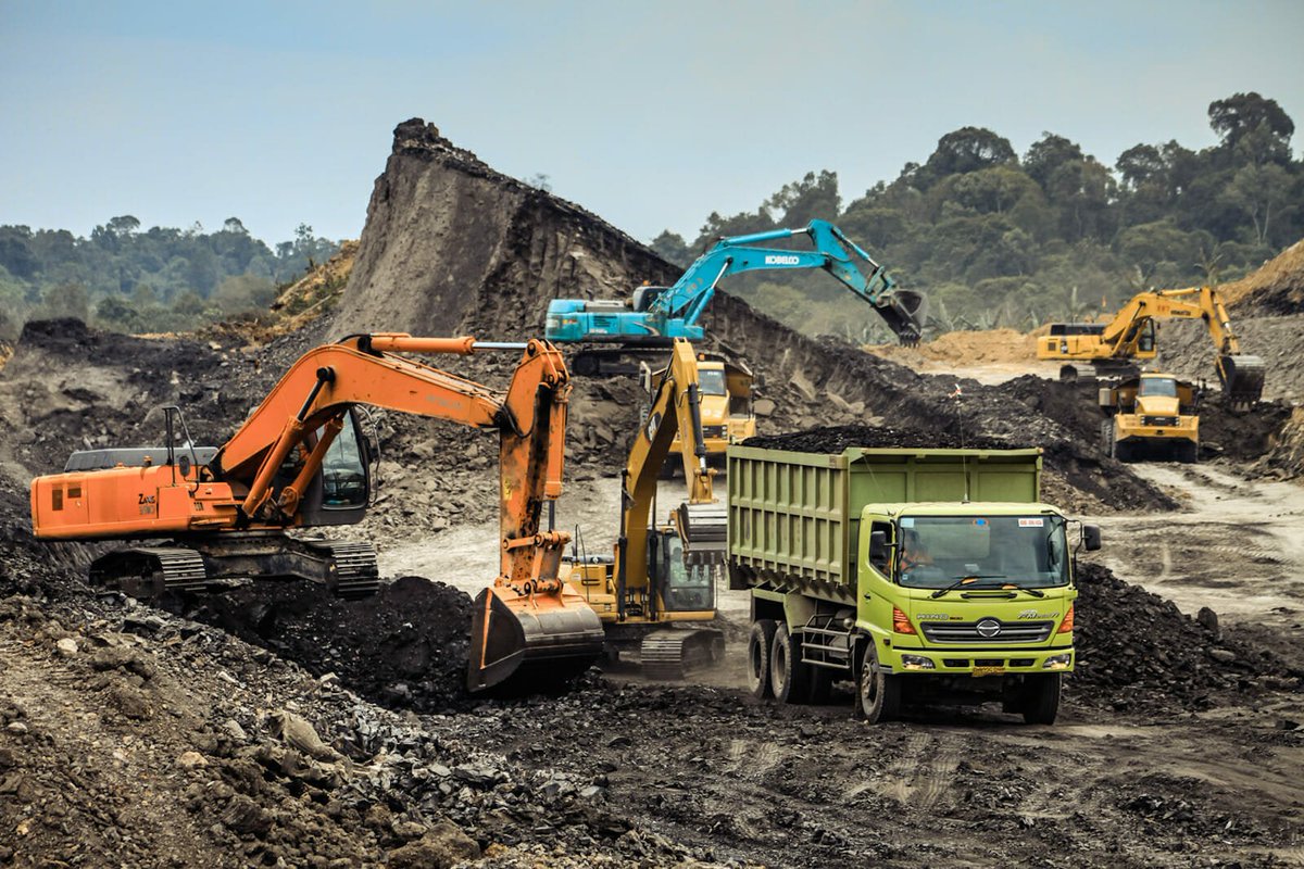 intpolicydigest's tweet photo. The Hand that Won’t Sign the Paper: Adani’s Stalling Project https://t.co/C64derfvgP #AdaniMining #Carmichaelproject #Australia #Mining @intpolicydigest https://t.co/CyvodQSmd4