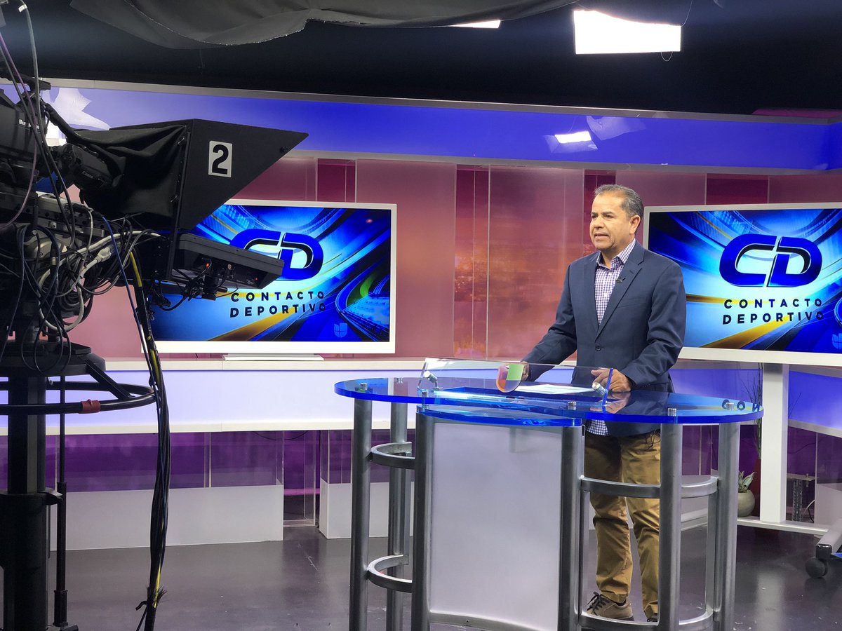 joanrekalatorre's tweet photo. Ya llego el Señor de los Deportes, @felipecorral #CDExtra #FinDeSemanaAZ @UnivisionAZ https://t.co/tuvMxwdU7W