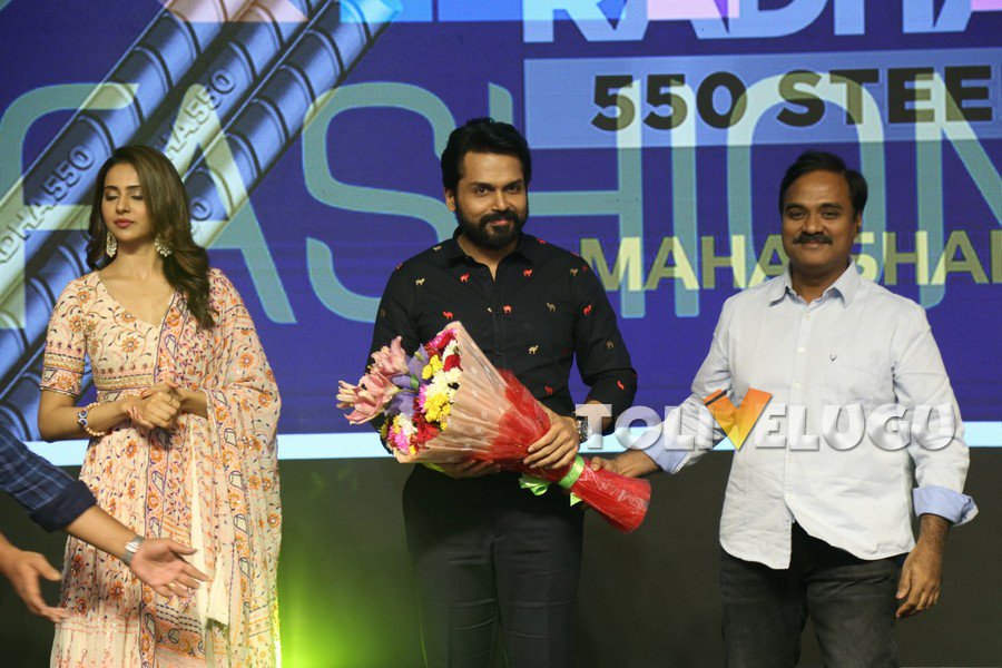 Tolivelugu's tweet image. #DEV movie pre release event Set 01
#DevPreRelease @Rakulpreet @Karthi_Offl 

tolivelugu.com/dev-movie-pre-…