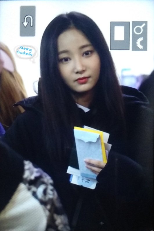 Sg_960801's tweet photo. 190210 GMP출국 프리뷰
#모모랜드 #연우 #MOMOLAND #YEONWOO #이다빈 #빈다 #ヨンウ #BAAM #Fun_To_The_World @MMLD_Official
오랜만이야ㅠㅠ https://t.co/MK45Kcrklt