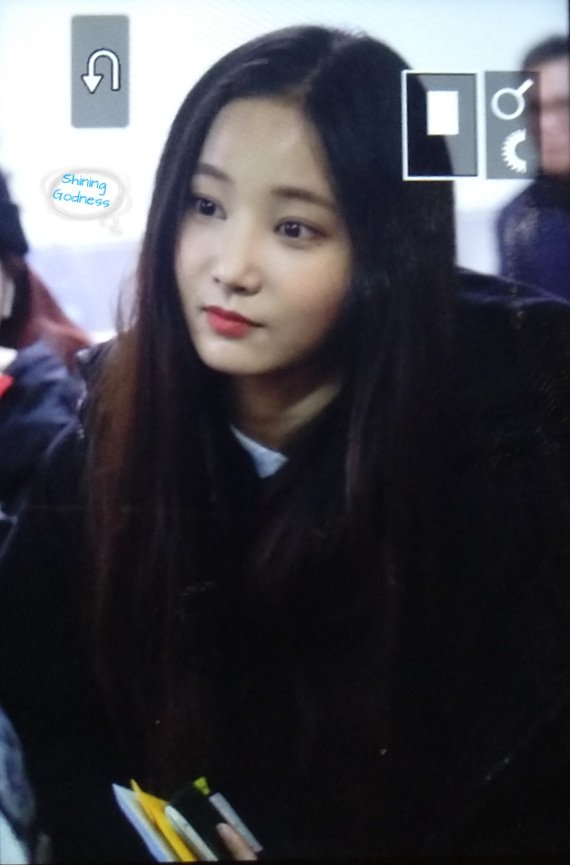 Sg_960801's tweet photo. 190210 GMP출국 프리뷰
#모모랜드 #연우 #MOMOLAND #YEONWOO #이다빈 #빈다 #ヨンウ #BAAM #Fun_To_The_World @MMLD_Official
오랜만이야ㅠㅠ https://t.co/MK45Kcrklt