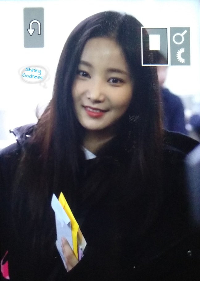 Sg_960801's tweet photo. 190210 GMP출국 프리뷰
#모모랜드 #연우 #MOMOLAND #YEONWOO #이다빈 #빈다 #ヨンウ #BAAM #Fun_To_The_World @MMLD_Official
오랜만이야ㅠㅠ https://t.co/MK45Kcrklt