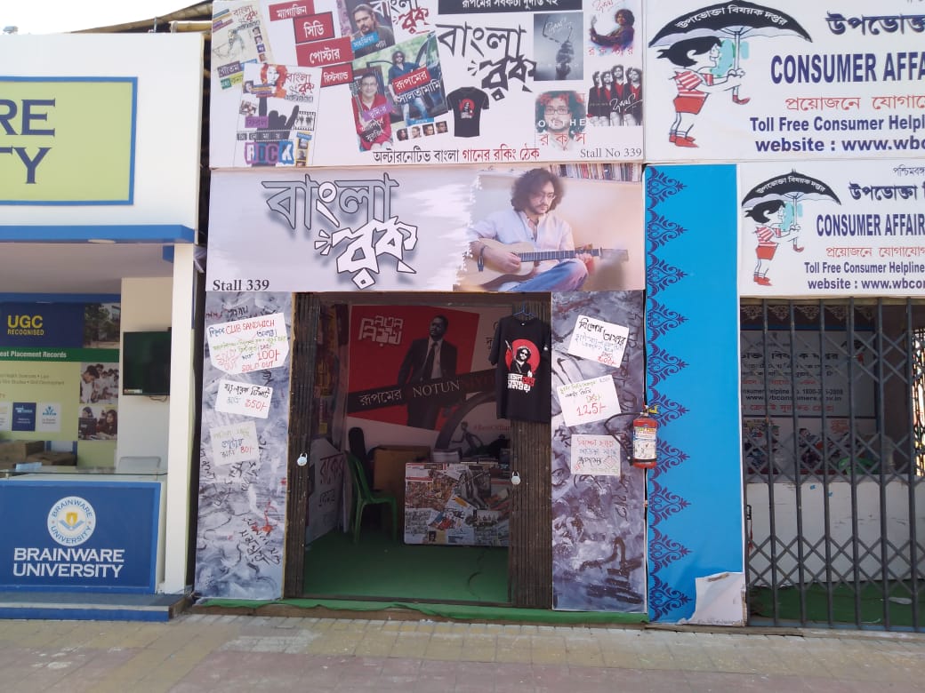 BanglaRockMag's tweet photo. Last Sunday of @kolkatabookfair 2019!

As we are running out of stock on different departments, hurry up!

Come and grab one of the last copies of the Magazine, CD, T-Shirt, Posters and a lot more that we have to offer.

#BanglaRock #Kolkata #BookFair https://t.co/v1QovzUYfD