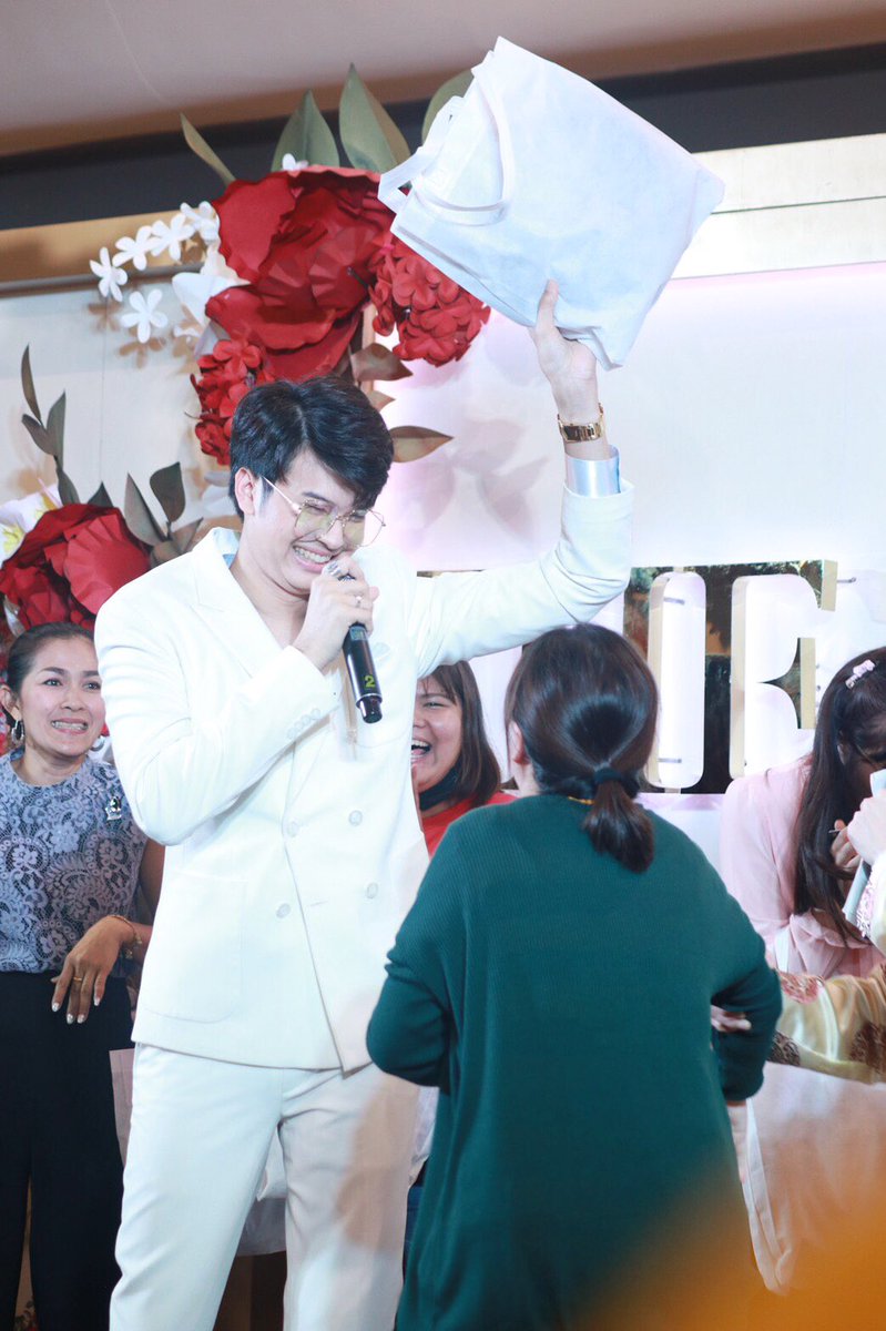 mooooomoe's tweet photo. ตะมายขี้แกล้งอ่ะ
😳😳😳😳
ยังเขิลไม่หายเล๊ยยยยย
.
.
ขอบคุณตากล้องทุกคนจากใจนะคะ
🙏🏻🙏🏻🙏🏻🙏🏻🙏🏻🙏🏻🙏🏻🙏🏻🙏🏻
.
#ความแต้มบาปนี้
#nonttanont
#nontfam
📌The Touch Clinic | Central Ladprao
🗓08.02.19 https://t.co/sf0GS0PH7n
