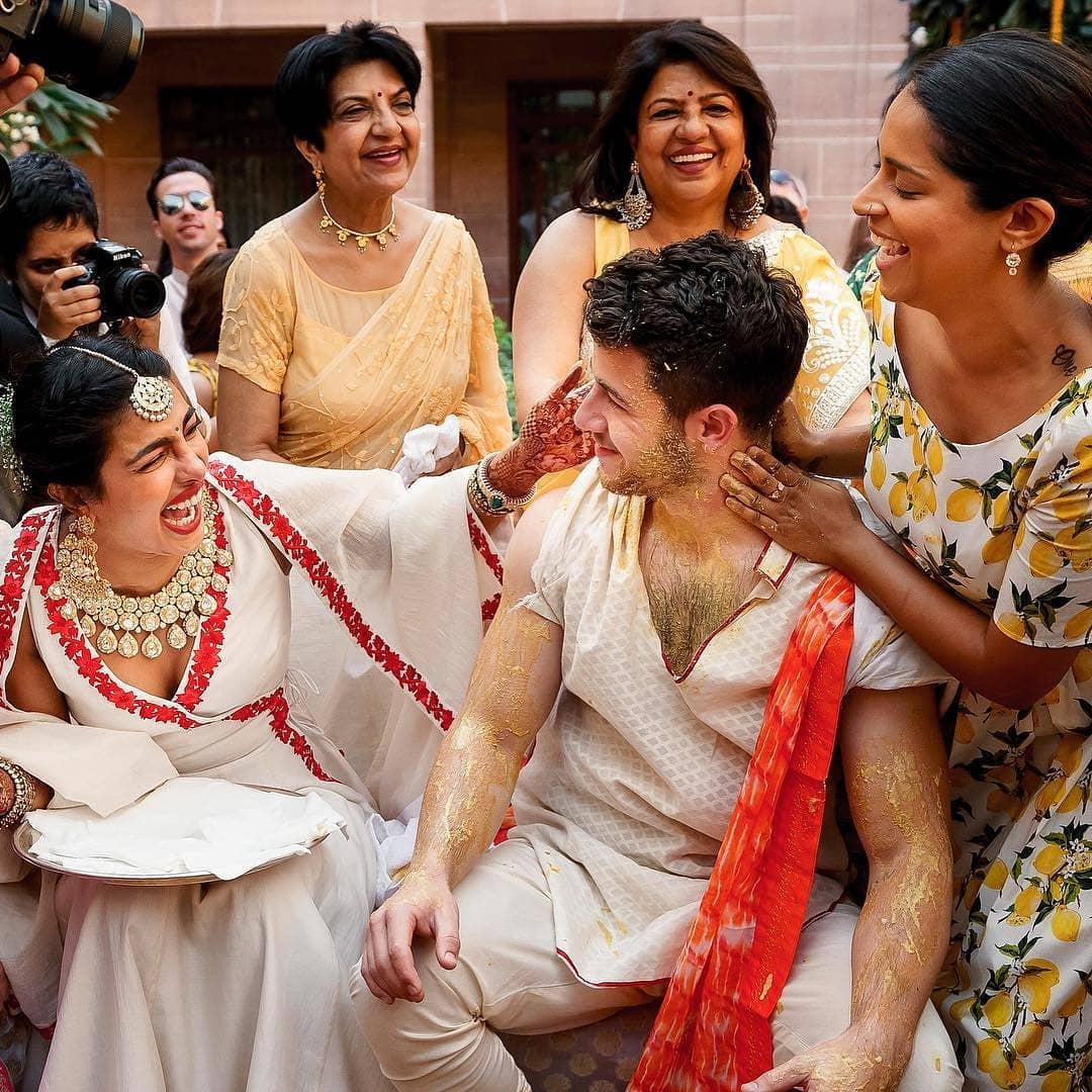 Colors_Cineplex's tweet photo. Here are some unseen and adorable pictures from #Nickyanka's haldi ceremony. We still can't stop gushing over them! @priyankachopra @nickjonas @IISuperwomanII
#PriyankaChopra #NickJonas #NickyankaKiShaadi #NickyankaReception #Bollywood #bollywoodupdates #RishteyCineplex https://t.co/5WAKVK1YWE