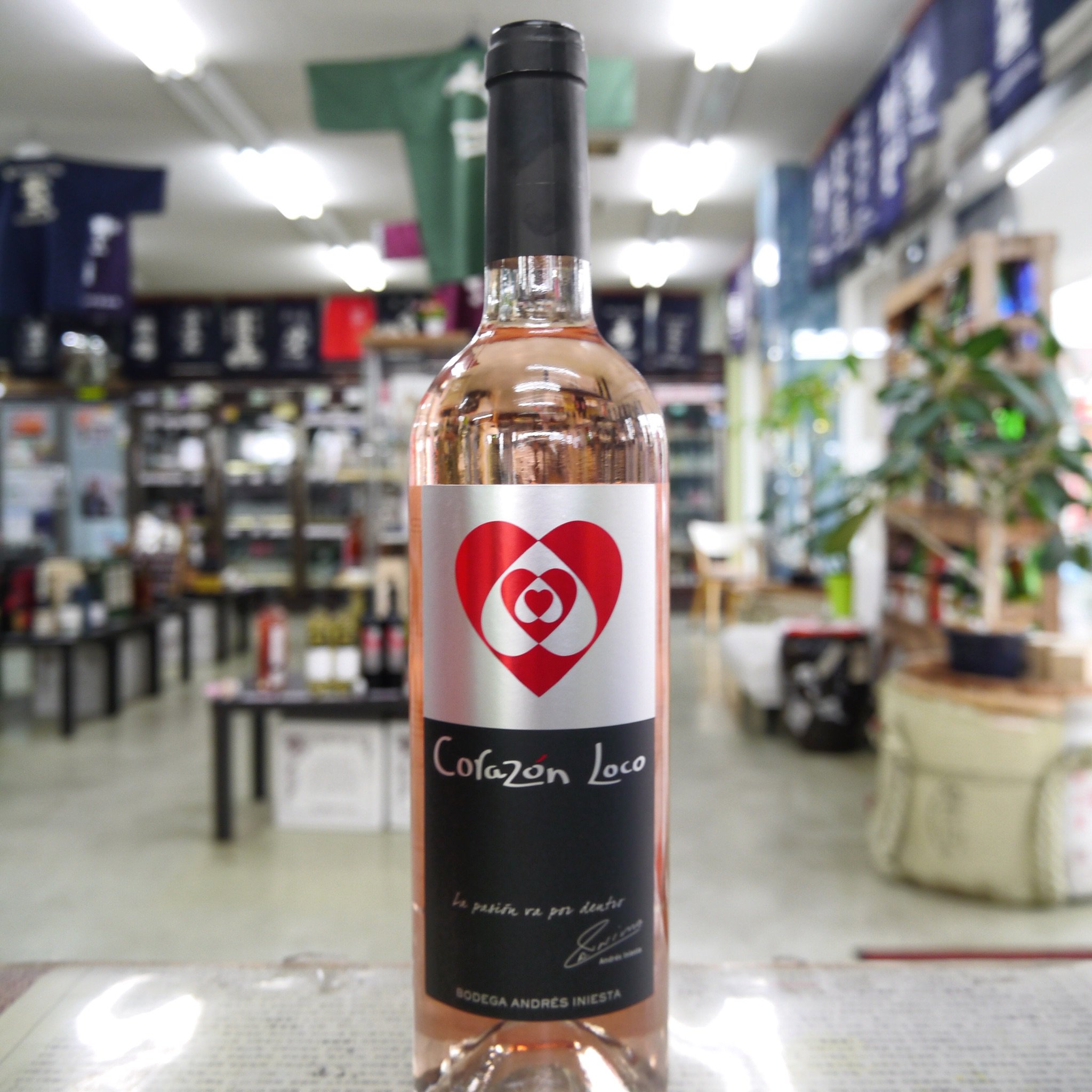明石の酒屋 岩井寿商店 速報 イニエスタ コラソン ロコ ロザート スペイン ボデガ イニエスタ 750ml 1512円税込 すっきりした辛口のロゼワインです コラソン ロコとは 熱狂的な心という意味です ロゼワイン ワイナリー ワイン スペイン 明石の酒屋 岩井寿商店 速報 イニエスタ コラソン ロコ ロザート スペイン ボデガ イニエスタ 750ml 1512円税込 すっきりした辛口のロゼワインです コラソン ロコとは 熱狂的な心という意味です ロゼワイン ワイナリー ワイン スペイン