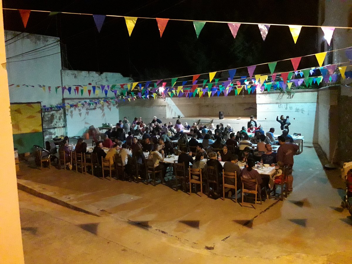 JaioneEstalayo's tweet photo. #aldealobos 
Decimos adiós a nuestro querido frontón: pista de baile, juegos, comidas y cenas al aire libre, copas.....muchas copas!!!🍺🍸🍷y buenas fiestas.....🥳🥳🥳
#valledeocon
Comienzan las esperadas obras!!! https://t.co/yKs5oYFk8F