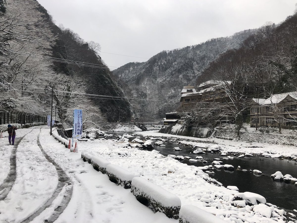 今日の湯原、雪道にも関わらず大勢の方がお見えになってましたね。
まあ世の中3連休ですからね。