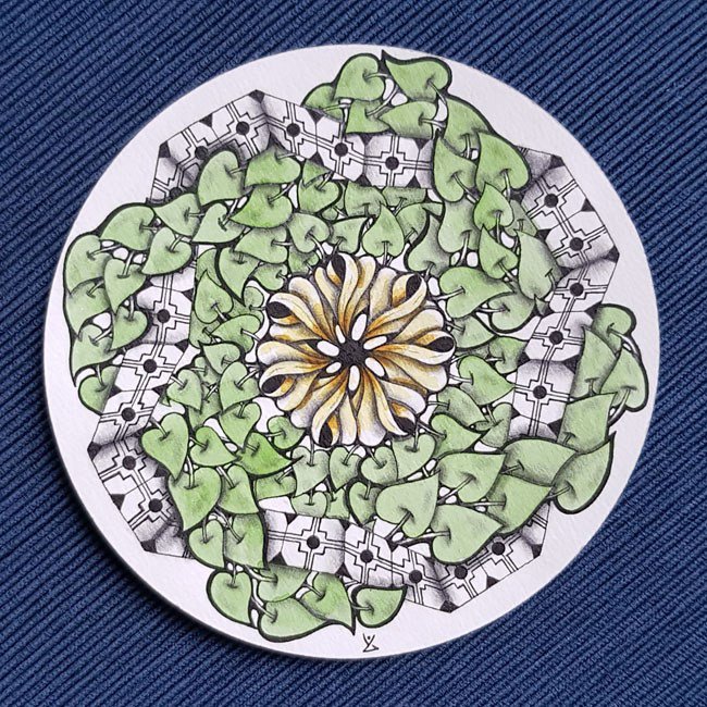 tangleoflines's tweet image. New post on the blog: Life signs near the full moon with a spring-ish zendala tile for the #fullmoonmosaic #zentangle challenge. Had so much fun! tangleoflines.wordpress.de/2019/02/10/lif…