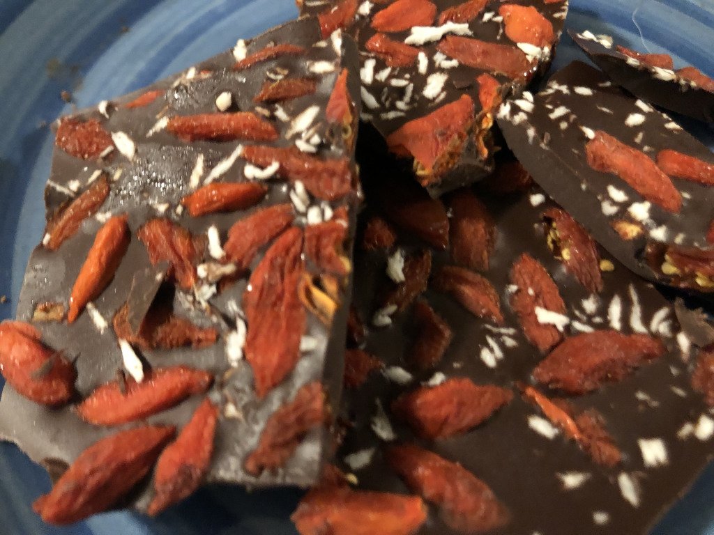 Dark Chocolate Whatever you Want Bark kellyschoicerealfood.wordpress.com/2019/02/10/dar…