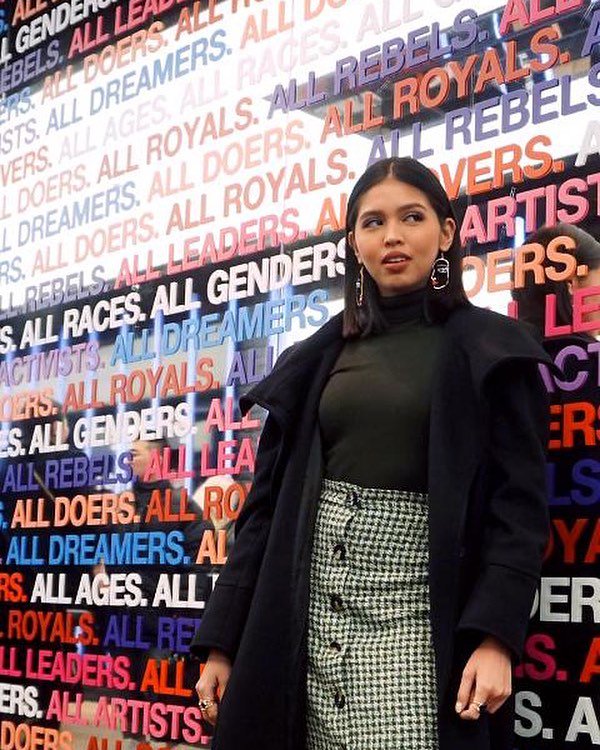 Like a true international beauty mover, #MACMaker <a href="/mainedcm/">Maine Mendoza</a> is coming up with something new that will excite Filipinos of all shades, genders, and ages! ✨

Stay tuned to maccosmeticsph for more updates on our MAC Maker! #MACCosmeticsPH
<a href="/mainedcm/">Maine Mendoza</a> 😚💕

©️ maccosmeticsph IG Update