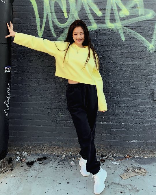 I don't know if I'm model material but <a href="/MsSerenityLi/">Serenity 裡</a> did get a few good pictures of me today? Thank you unnie! 💛