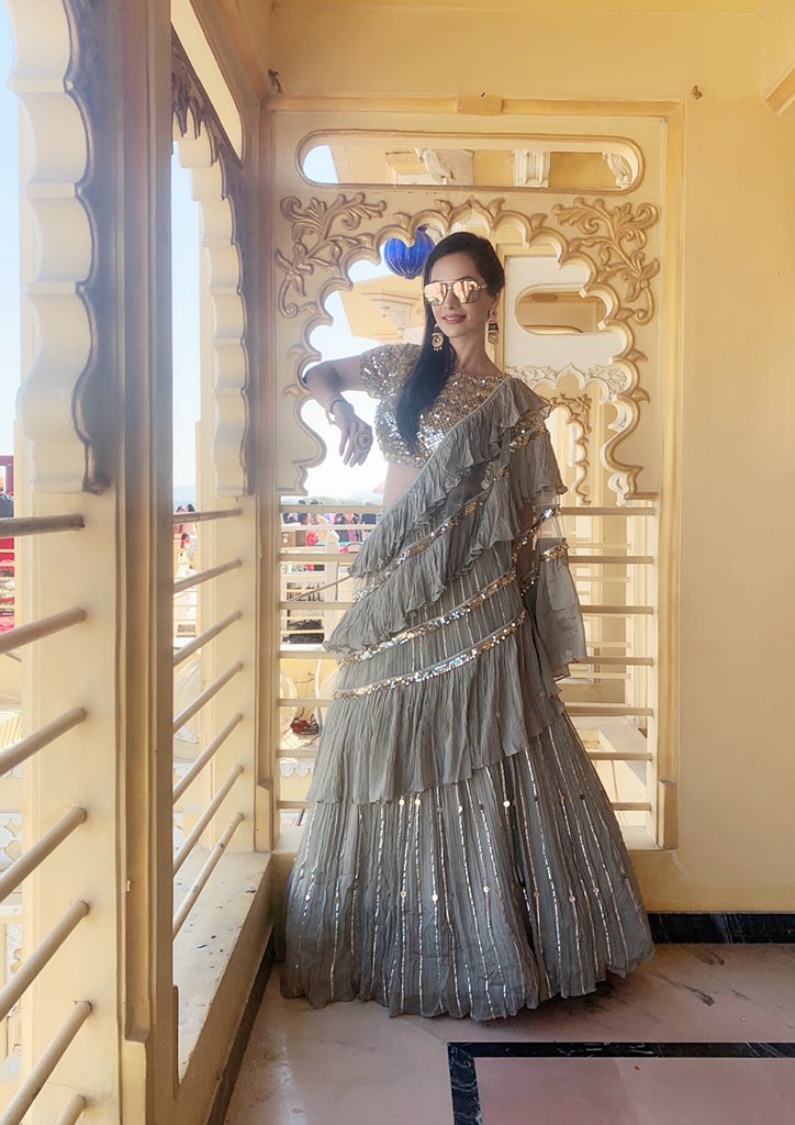 AnchorPiya's tweet photo. Born Royal ๐ #RajasthaniTheme #Got #The #Look #Outfit @studioamas #Okhla Available At #SimranFashions #LajpatNagar Thanks @aniljsoni Anil Soni and @sukhdevtony Sukhdev Singh Tony#Jewellery @omsons_bridal_store #Omsons https://t.co/mqZvRAsUOZ