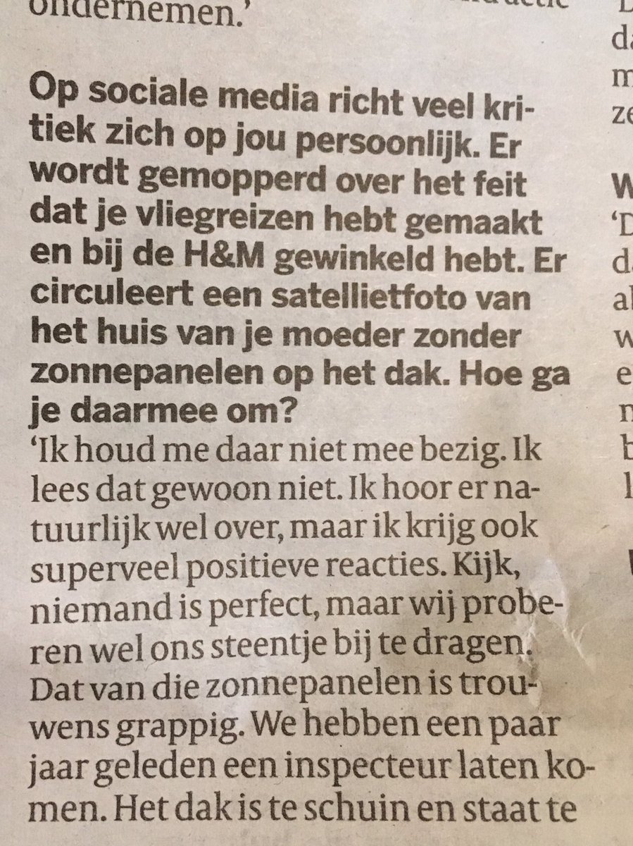 _timtvg's tweet photo. #AnunaDeWever: #brossen voor het klimaat.
Ook #AnunaDeWever: heeft een ecologische voetafdruk 10x groter dan gemiddeld werkend mens.
Ook #AnunaDeWever: “Ik houd me daar niet mee bezig. Ik lees dat gewoon niet.”
#schaamteloos #klimaatspijbelaars Een beter milieu begint bij jezelf https://t.co/FEsDmLEd3d