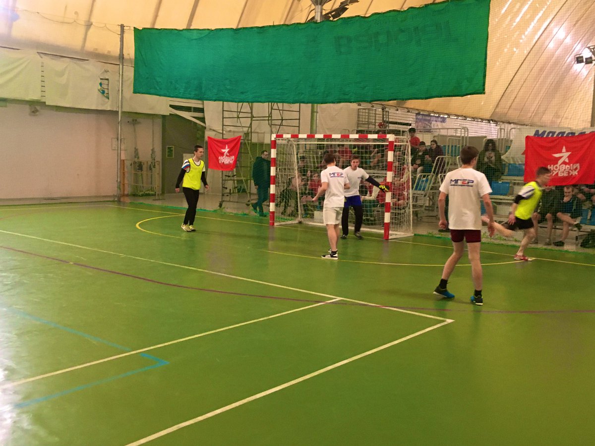 MKS_ER_37's tweet photo. На поле команда @MKS_ER_37 ⚽️ 
    Игра началась 💫
    Поддержи команду дружбы!!!
    #МКС_ЕР37 #НовыйРубеж #Иваново #спорт https://t.co/DfhZDECquc