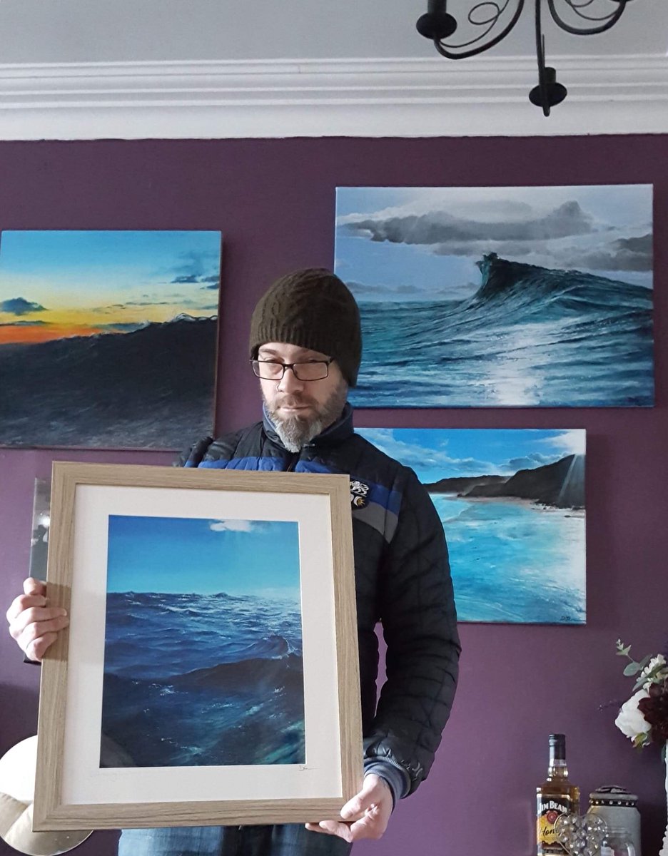 DameonStrong1's tweet photo. A pic to show the size of my 20x16 art prints when framed. 
#ocean #visualart #nautical #ripcurl #surfart #nature #surf #oceanpainting #sunset #oceanart #interiordesign #sunrise #coast #contemporaryart #seascape #gallerywall #artgallery  #water #sea #realism #artprint #artforsale https://t.co/jZgcRvqDr7