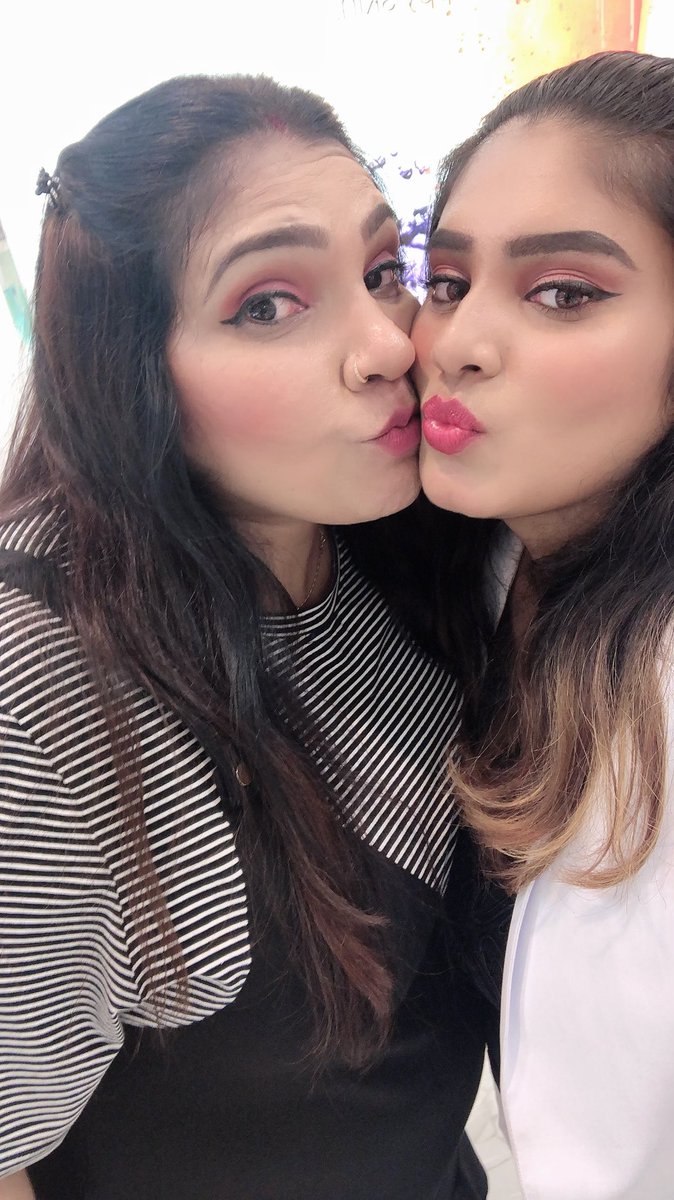 sangeeeexz's tweet photo. My mum surprised me at work 🙊🙈❤️ well, this year is different not waking up to you but you sure did it amazingly well to make me happy. xx BEST MUM THAT LOOKS LIKE MY SISTER!!! Love yaaaa mummy devi 😘😘😘 birthday girl is happy! https://t.co/KX010dWUVY