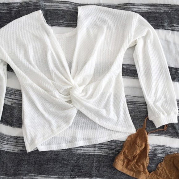 SplitRiverCo's tweet photo. So good I had to share! Check out all the items I'm loving on @Poshmarkapp from @jennysuegiggles #poshmark #fashion #style #shopmycloset #upstyleboutique #easton: https://t.co/jYwIPQxIB9 https://t.co/cU0RQbqkAM