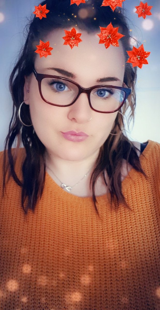 LauraAshlee09's tweet photo. Dem Sunday work feels 💁🏼‍♀️ #work #Sunday #chill #vibes #Snapchat #filter #blueeyes #brownhair #jumper #glasses #nosering https://t.co/VvFUznXsgS