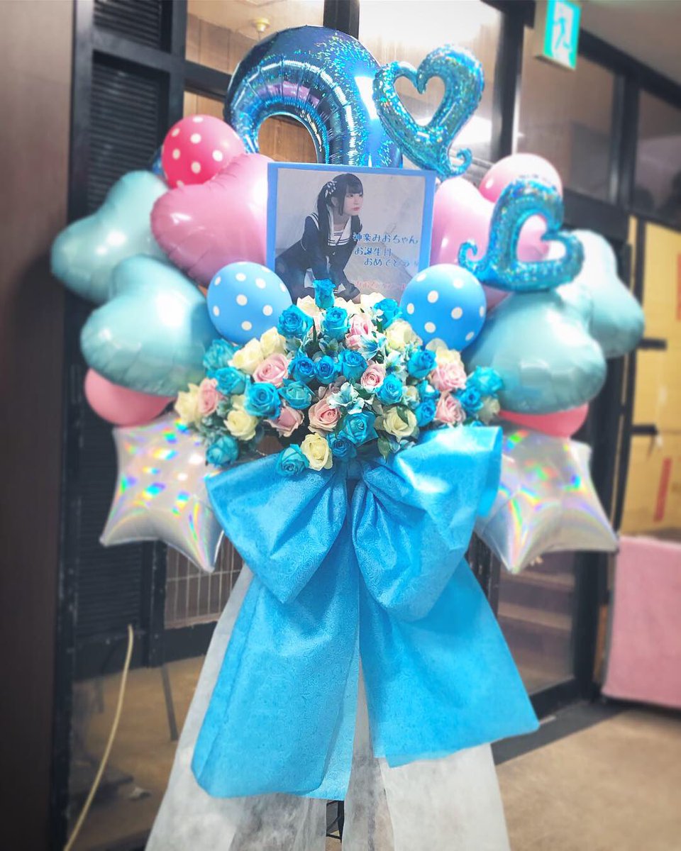 よしえ店長 Spica 神楽みお さんの生誕祭にバルーンスタンド花をお届けしました 水色ベースの可愛いスタンド花が出来上がりました バルーンスタンド スタンド花 フラワースタンド フラスタ 名古屋 花屋 花広場mahiru T Co Uwos8udz8s