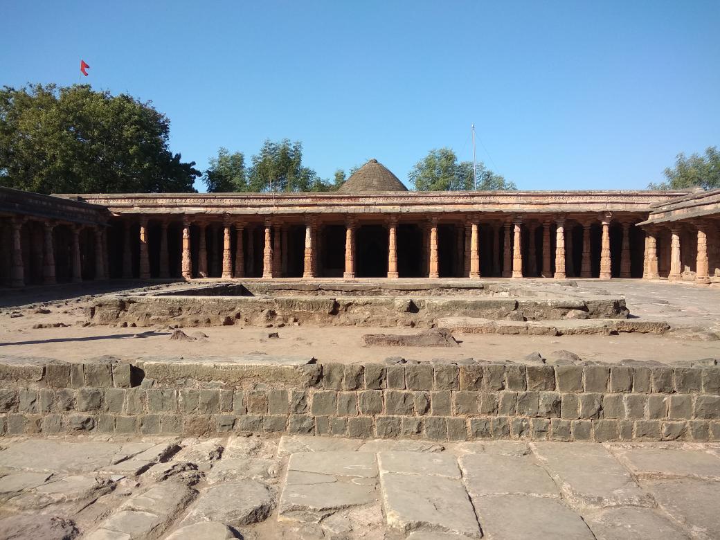 Bhojashala in Dhar in Madhya Pradesh once housed an ancient temple dedicated to goddess Saraswati.  The place is in ruins now. And we know why!   #BasantPanchami