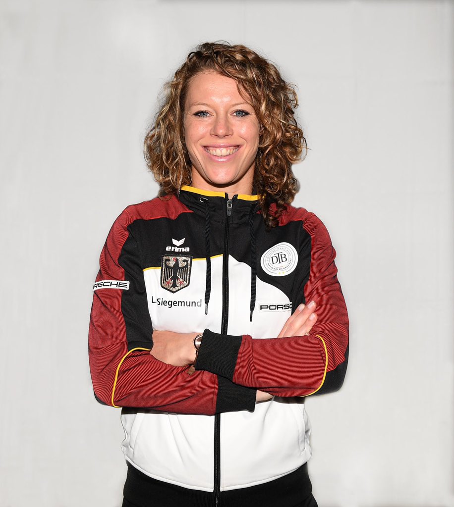 LAURA SIEGEMUND - Página 4 DzCRZ0WWwAUj6d_