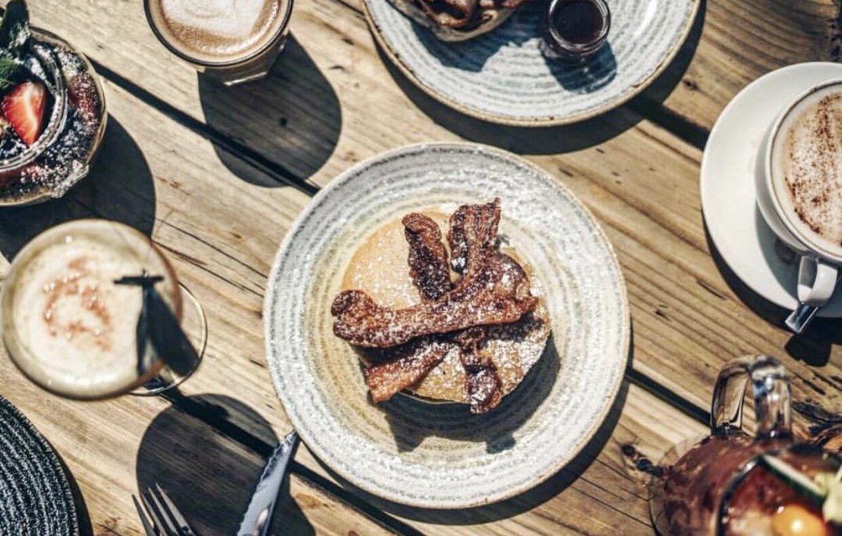 the_laundrette's tweet photo. Just what you need on a wet Sunday morning π¦
#Breakfastisserved #Restday #Openfrom10 #Pancakes #Bacon #Coffee #Juice #Chorlton https://t.co/ZSwoOXHQMz