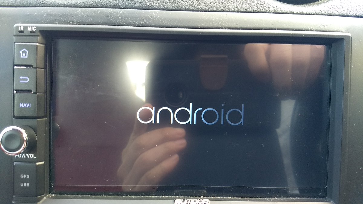 Syouan_Zero's tweet image. 寒くてくバッテリーあがってたので #車載Android 再起動中
普通はスリープなんやけど？寒いとあまり乗らない車のバッテリーあがる(笑)
通信手段はポケファイ(笑)
usbドングルでも行けるけど？そっちは3Gになるから遅い