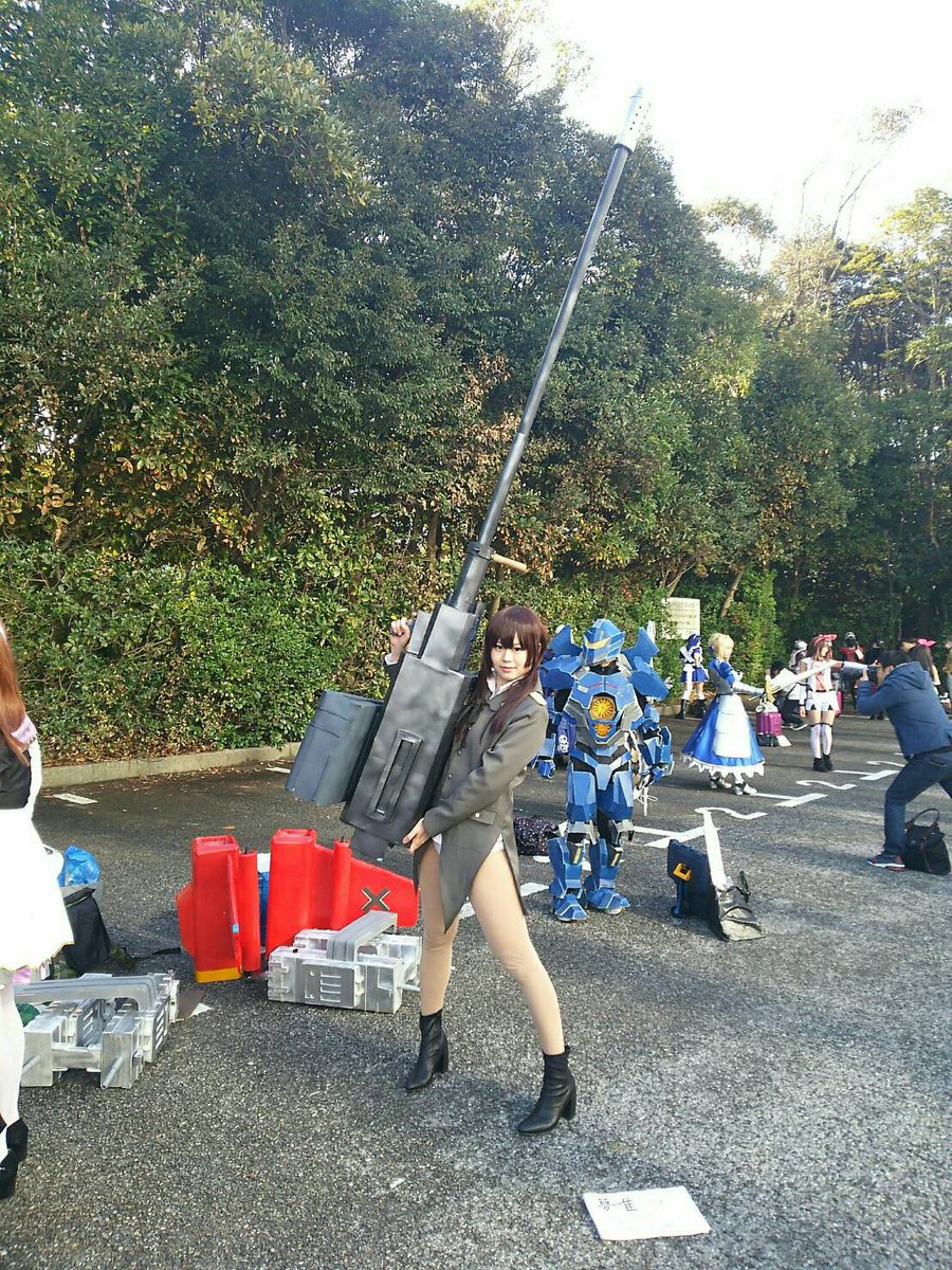 poison2mui's tweet photo. 【コスプレ速報】
ストライクウィッチーズの501のおねえちゃん。
ゲルトルート・バルクホルンのジェットストライカー、フル装備のコスプレをしました！
腕力が続く限り撮影していただきありがとうございました！
MK108 機関砲は私、その他(@_ytake_)

#wf2019w #ワンフェス #wfコスプレ https://t.co/Ame64smjcS