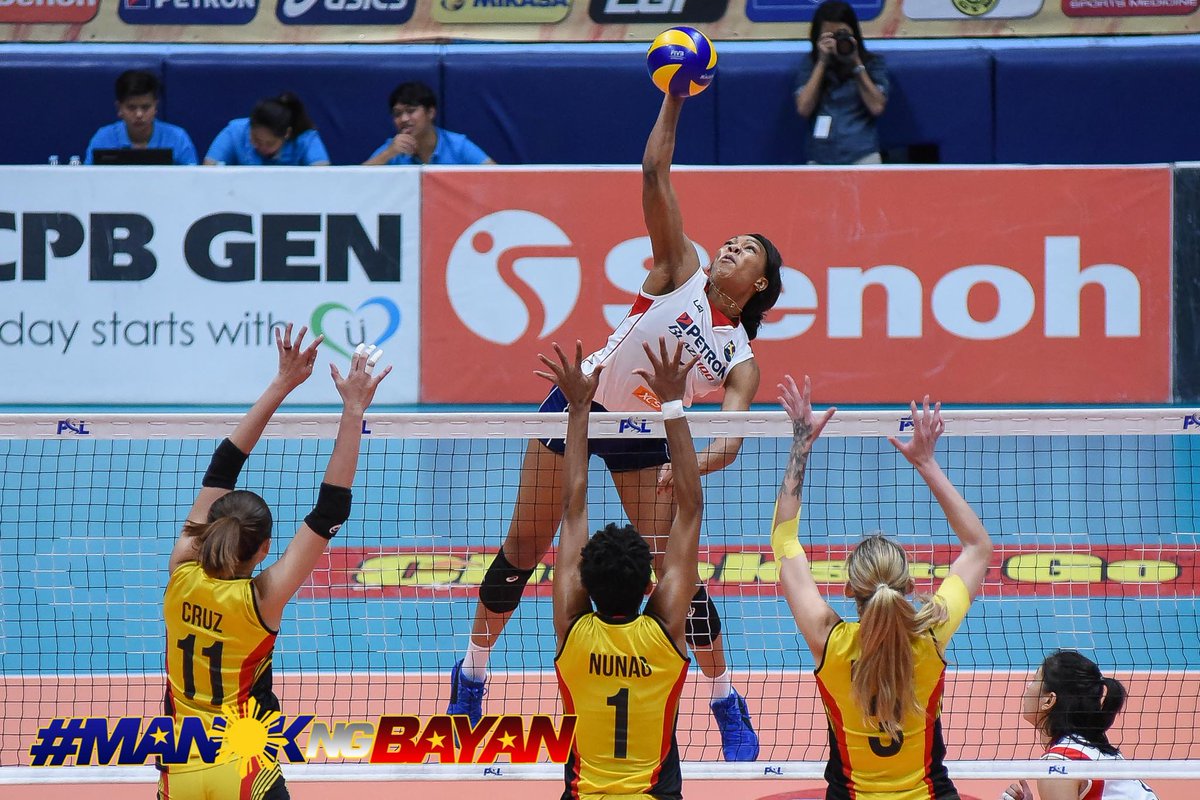 tiebreakertimes's tweet photo. #PSLGP Petron Blaze Spikers strut stacked team into Grand Prix >> https://t.co/rrMM2wcBqw https://t.co/b9h4VXP7TR