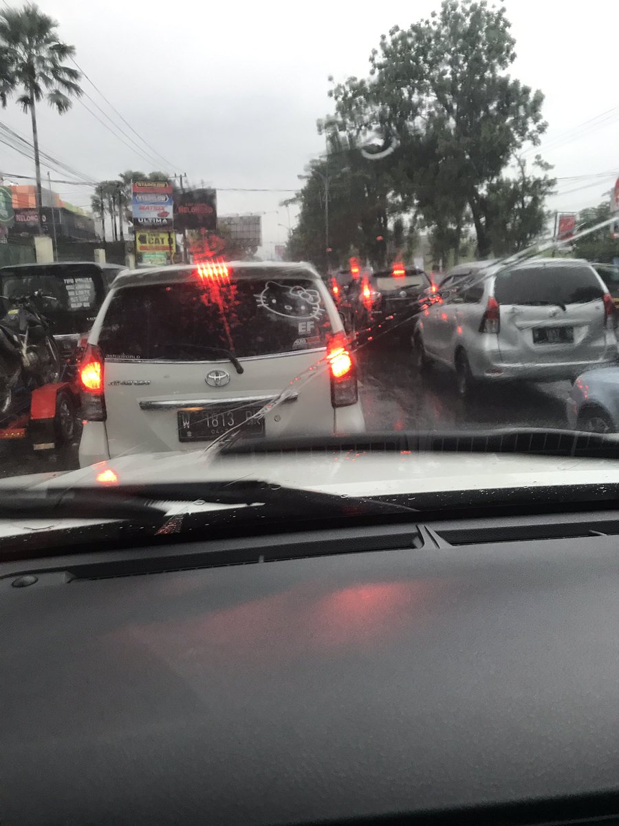 bjsaga's tweet image. Singosari ke arah Surabaya menjelang Rel KA penuh banget 😀😀😀. Hujan deras @infomalang @e100ss