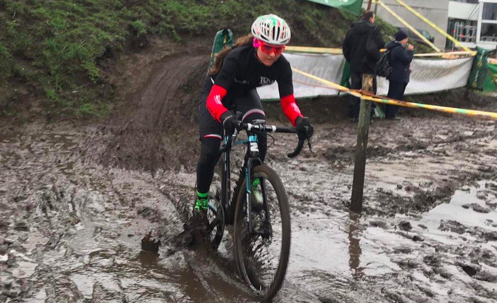 There is some mud in #Hoogstraten, today. #CX <a href="/SuperprestigeCX/">SuperprestigeCX</a>. <a href="/bikereva/">Eva Lechner</a> during the recon