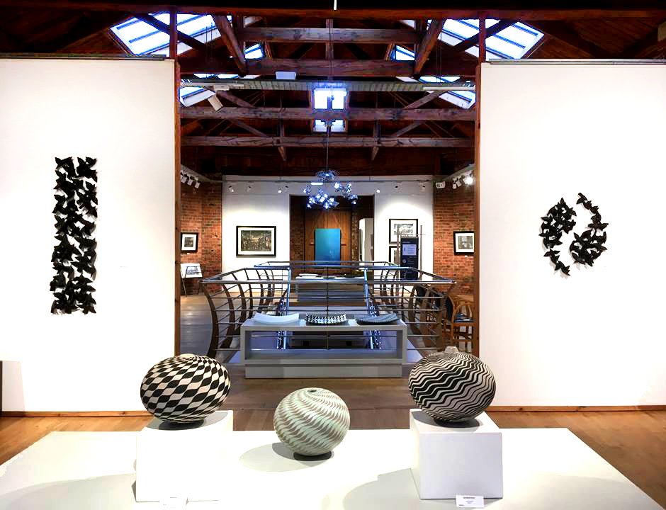 One week left!
Catch our winter show before it ends next Sunday to see Malcolm Teasdale's 'A Northern Winter', stunning linocut prints from Ade Adesina, colourful crayon  jewellery from Fern Robinson, geometric raku pots from Ilona Sulikova and much more!
ow.ly/WRUd30nCiB7