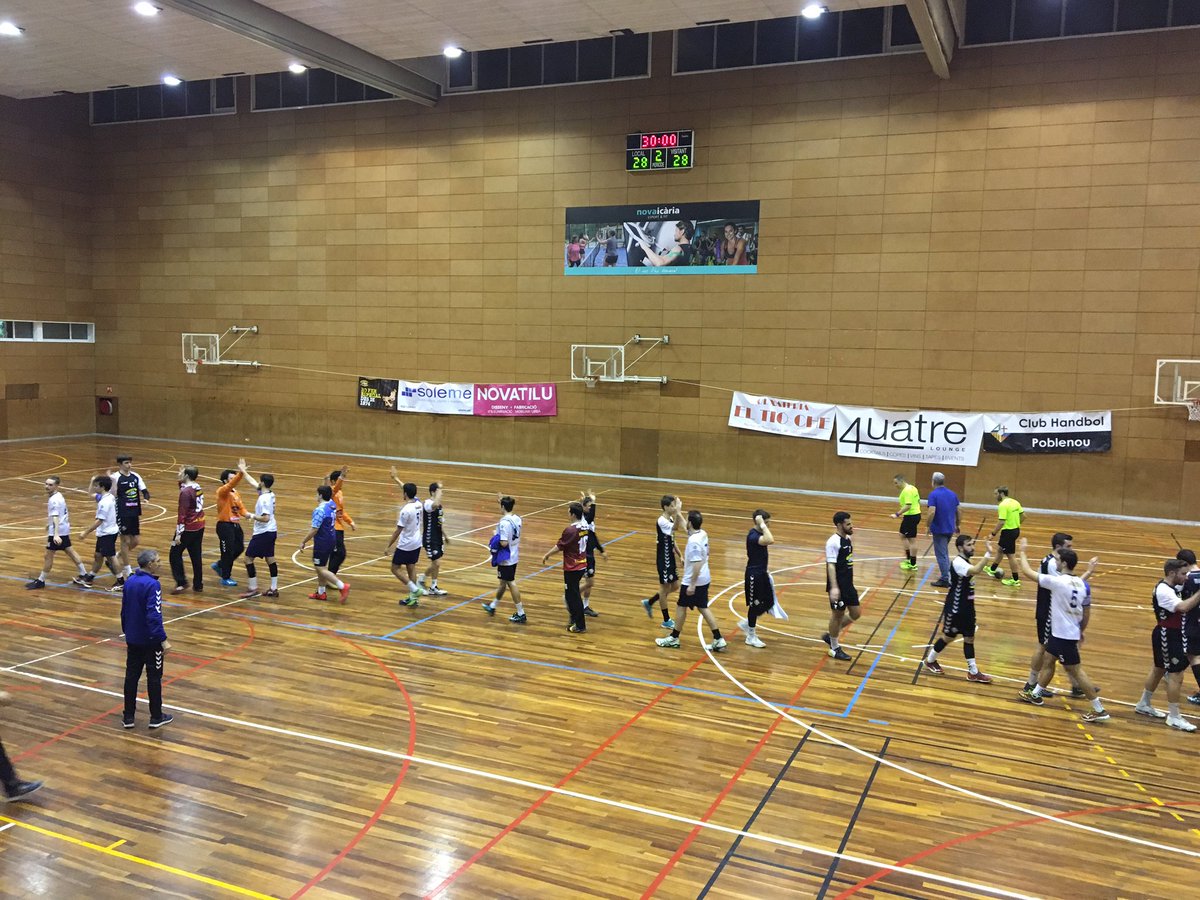 H_Poblenou's tweet photo. Sènior A aconsegueix un valuós punt contra @CH_SEP 28-28(12-14) i s’emporta el gol average contra un rival directe #1aEstatal 
L’equip es situa 5 pts per sobre del descens!
Gran ambient a Icària que va permetre no perdre la cara en un partit on els visitants van anar per davant https://t.co/YtHA3vcylf