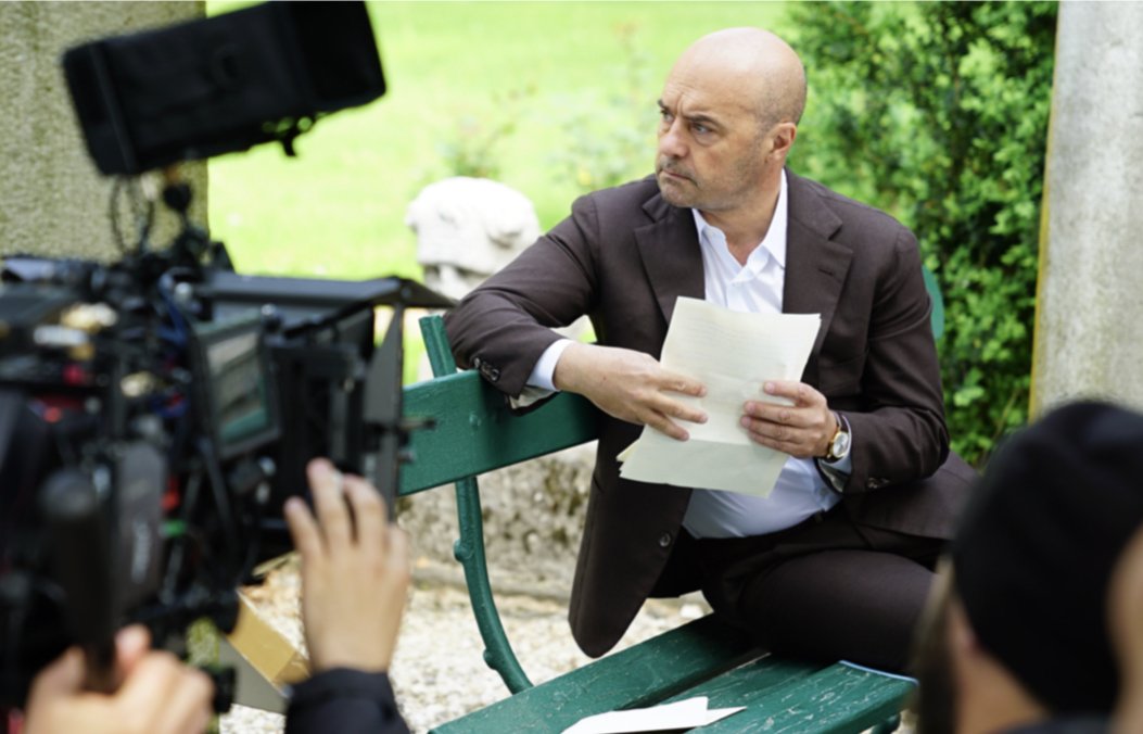 wuzlibri's tweet photo. Bentornato #Montalbano!

La serie tv del #CommissarioMontalbano compie #20anni e noi la festeggiamo con uno #speciale dedicato alla nuova stagione. In attesa del primo episodio, domani sera in onda su #Rai1 

#LucaZingaretti #AndreaCamilleri #Sellerio

https://t.co/nRHRT4sJ97 https://t.co/762eDKaNQm