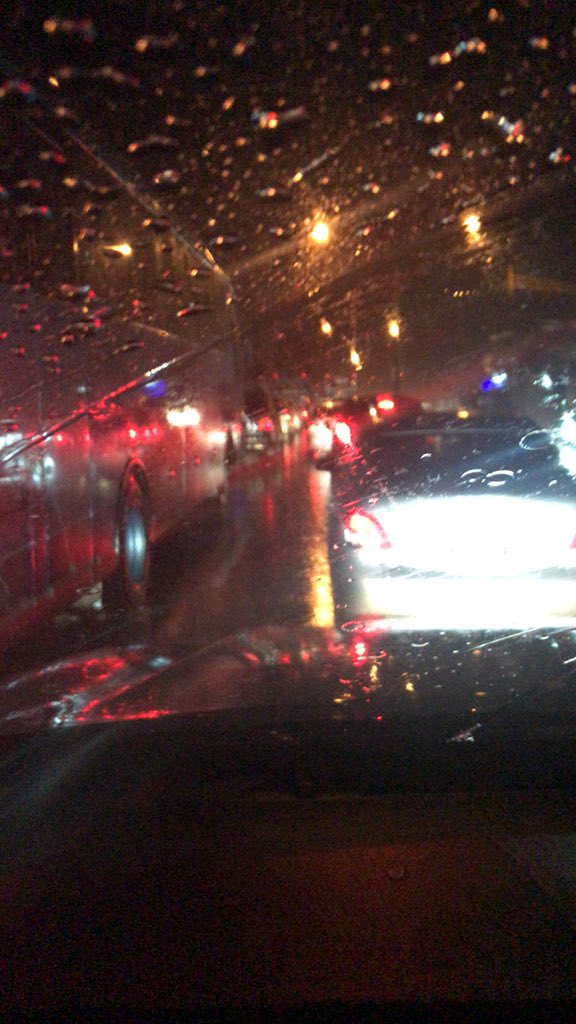 bjsaga's tweet image. Menjelang gate tol Pandaan penuh juga dan hujan deras. Semoga Allah mencurahlan rahmatNya sepenuh-penuhnya dan sederas-derasnya. @infomalang  @e100ss