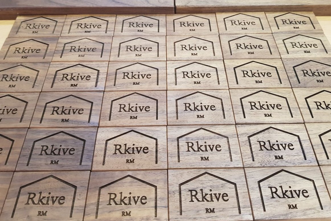 Jayelle Kdiamond On Twitter Packaging For The First Batch Rkive Keychains Has Started Some Are Light And Some Are Dark Depending On The Wooden Part Used Random Colors Will Be Sent Out In
