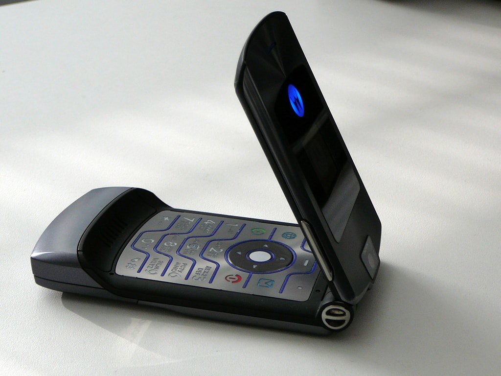 #Motorola #RAZR – Feiern faltbare Telefone bald ihr Comeback? bit.ly/2E3gtyG #HelloMoto