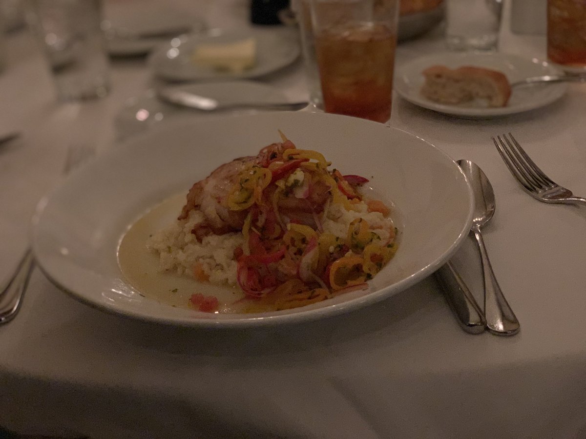 WorkingMyTicket's tweet image. After the conference yesterday I got to have a wonderful dinner with members of the #PhiLambdaSigma Beta Chi chapter of @MUSCPharmacy. It was a pleasure and thank you for inviting me. Diner at #HanksSeafoodRestaurant in Charleston. #FirstSweetTea #Networking #PharmacySchool