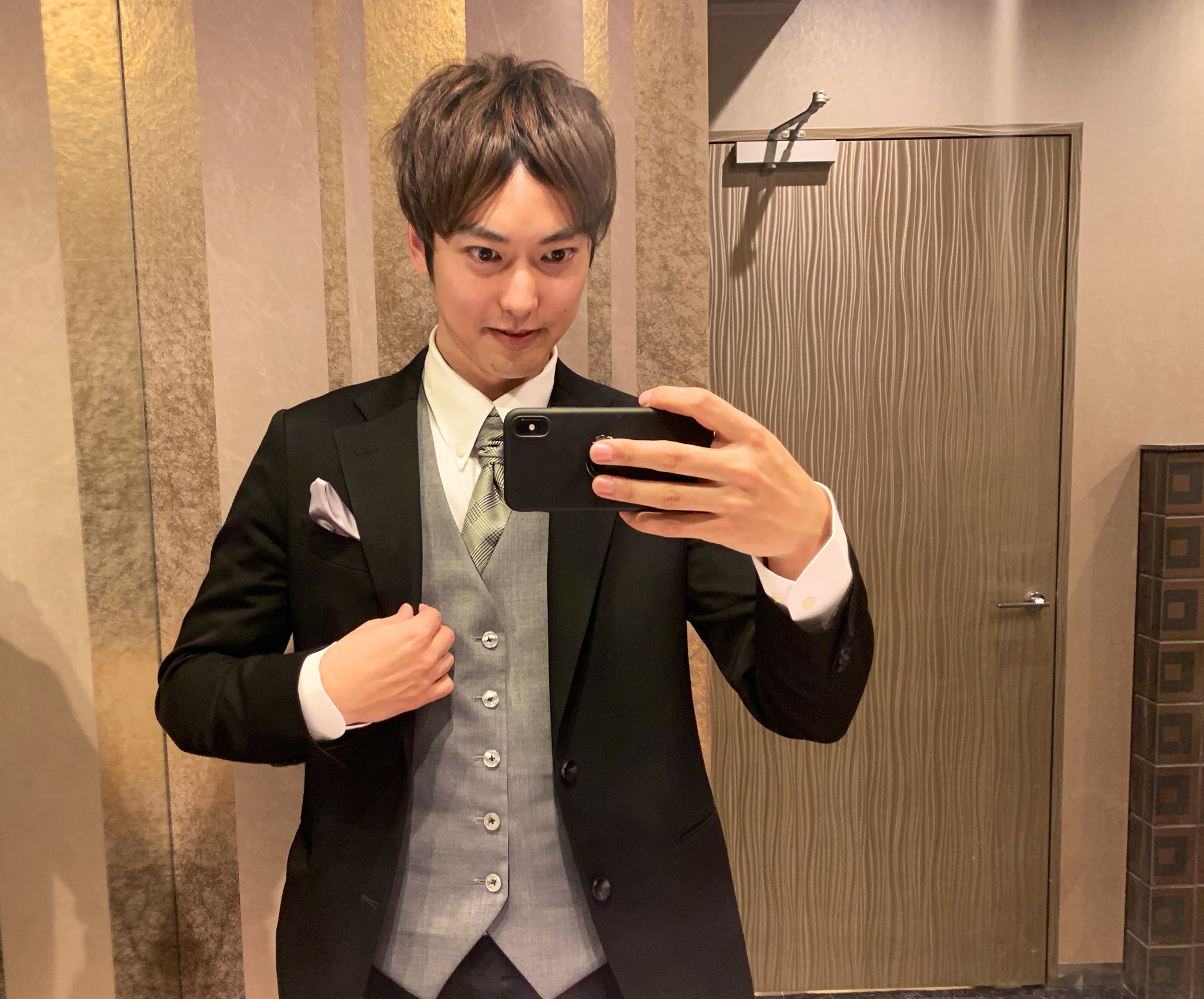 ないとー おるたな 今日は高校の友人の結婚式に行ってきました この日のためにはじめての礼服を作りましたー T Co K1gowuyqag Twitter
