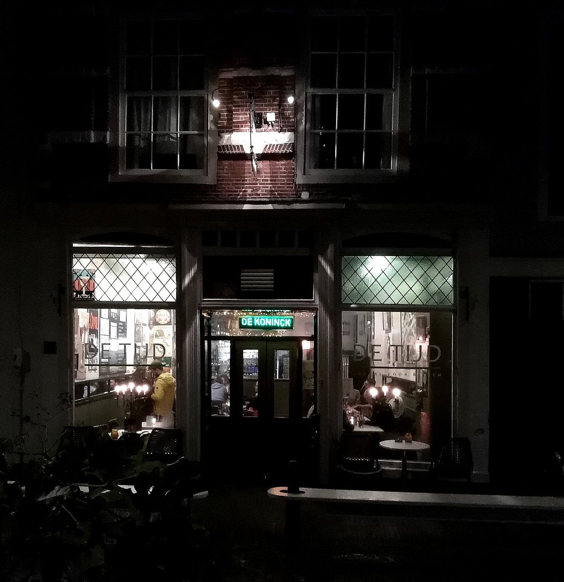 Bierliefhebber? Dan kun je bij een bezoek aan Dordrecht café De Tijd - Lokaal voor Bieren zeker niet overslaan!  #localhero #Dordrecht #stayokay