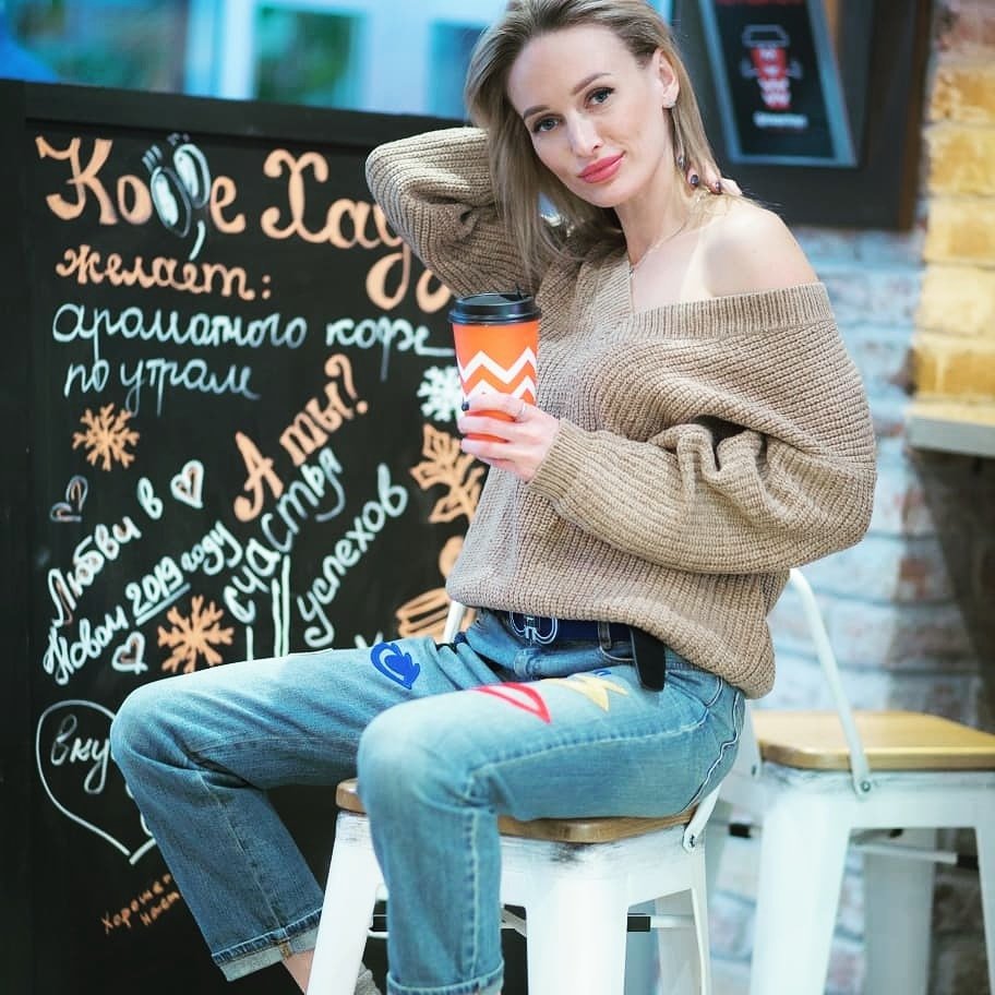 Кофе Хауз не просто кофейня, но и место, где вы можете сделать потрясающую фотографию.
А что вдохновляет вас на классные фото?  Эмоции, красота, интерьер?

💥 За фото благодарим @natali_sidorova_photo
📍 Адрес кофейни Ленинская Слобода, 19, БЦ Омега… t2p.pw/CM7HpbCQrK