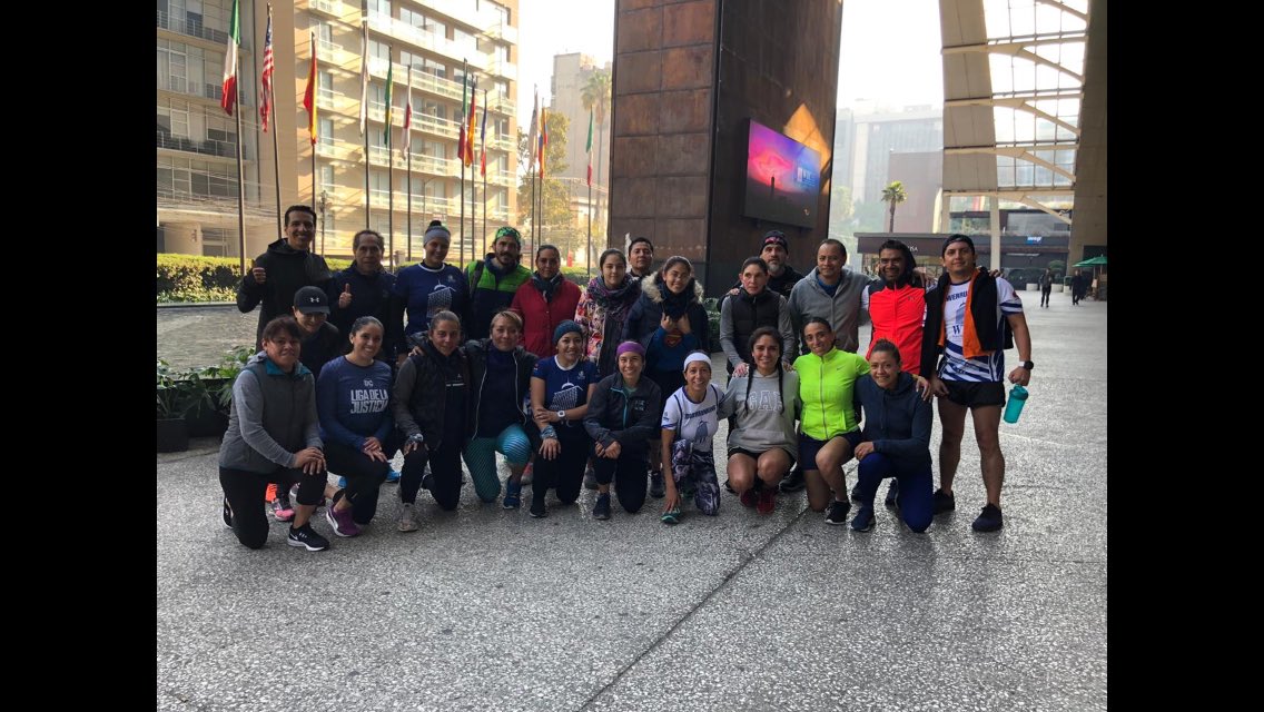 Jairsinho's tweet photo. #domingoFeliz de entrenamiento entre #amigos por eso #YoElegicorrer con el mejor equipo #chapultowers @TowerrunningMX en #WTC rumbo a #stratosphereTower #TorreBancomer #torreLatinoChallenge #runup #stairsup #nomerindo #live #enhoy #happy 🙌😁🇲🇽 https://t.co/clGBOq28iO