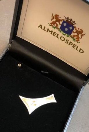 Jeroen Ongering, Huub Rakhorst, Jaap de Wolff, Jan Joris Nieuwenhuis en Rob Holleman vormden 30 jaar lang ‘t bestuur van St. Kamermuziek Almelo (SKA). Hun klassieke concerten dragen bij aan het cultureel profiel van de stad. Zij kregen daarvoor zondag in <a href="/Hof88/">Theater Hof 88</a> de Almelo Speld.