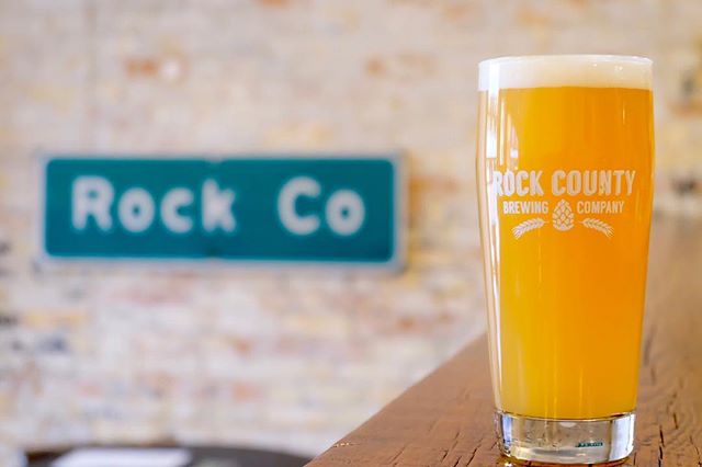 RockCountyBeer's tweet photo. https://t.co/O9jXlLU25k Sunday funday is back again! Come in for all $4 pints and $7 pizzas. Oh, and from 11-12:30 - $5 off growler fills!
.
.
.
.
.
.
#rockcountybrewingcompany #rockcountybrew #rockcountybrewing #rcbc #downtownjanesville #gorockford #drinkwisconsinbly #wisconsin https://t.co/3smHXHN99k