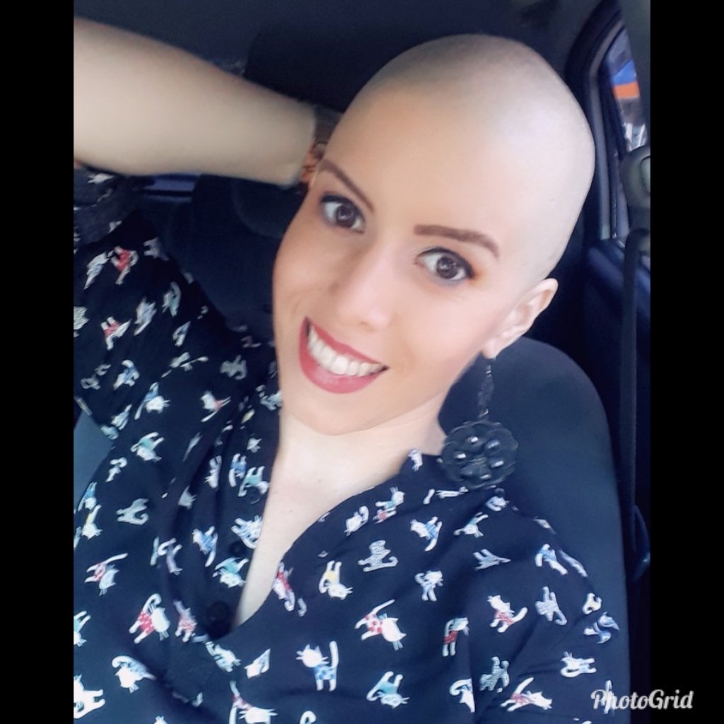 No podemos evitar que el cambio suceda, pero si podemos cambiar la forma de pensar sobre el proceso de transformación. Hace 1 año llegó mi cambio, no lo escogí, pero no hay día que no aprenda de el ❤
YO TENGO CÁNCER 💪🏻